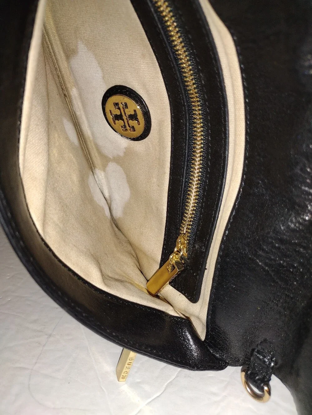 Tory Burch Reva Clutch Bag Black Pebbled Leather Gold Medallion Indie Sleaze